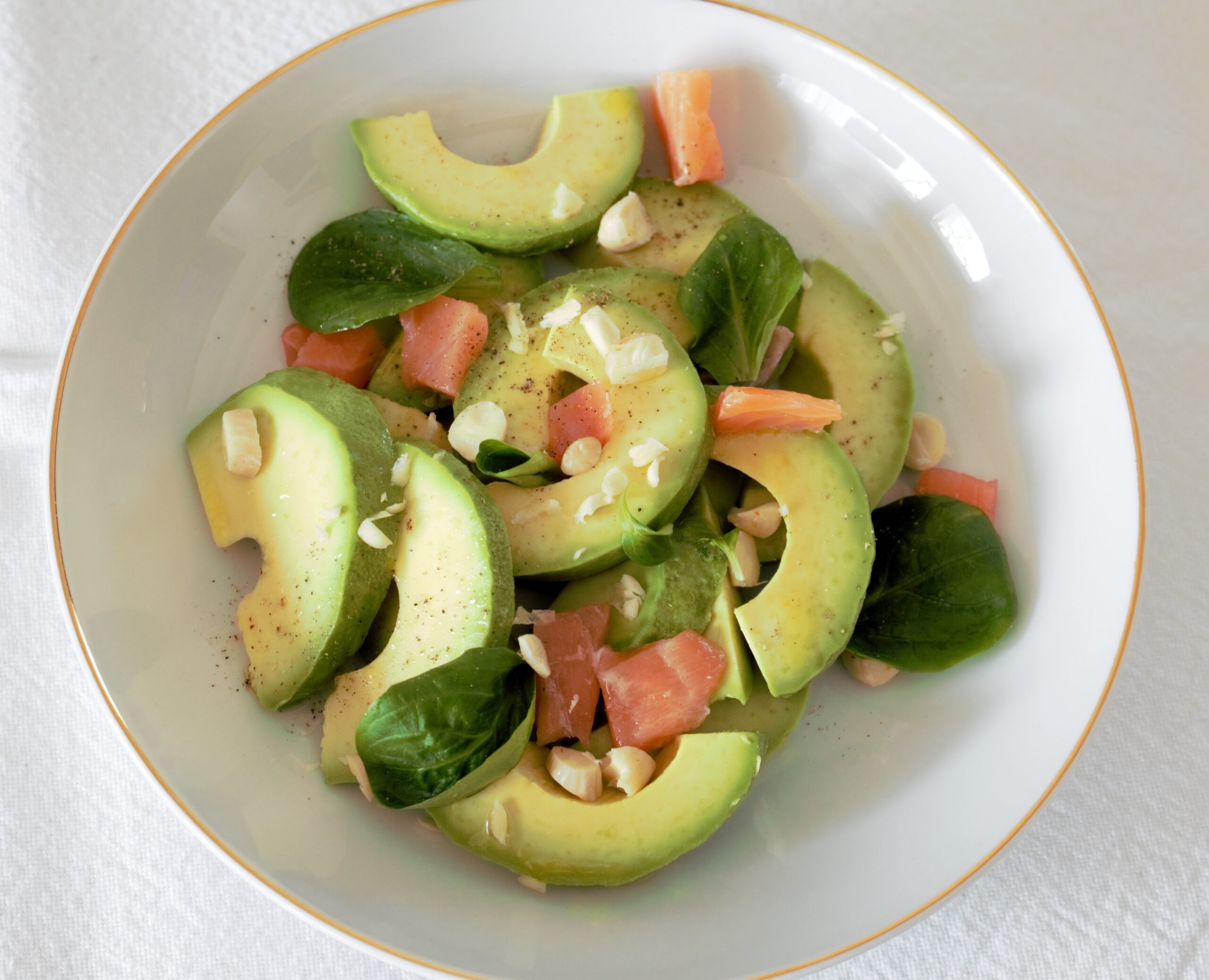 Avocat au saumon fumé et aux amandes
