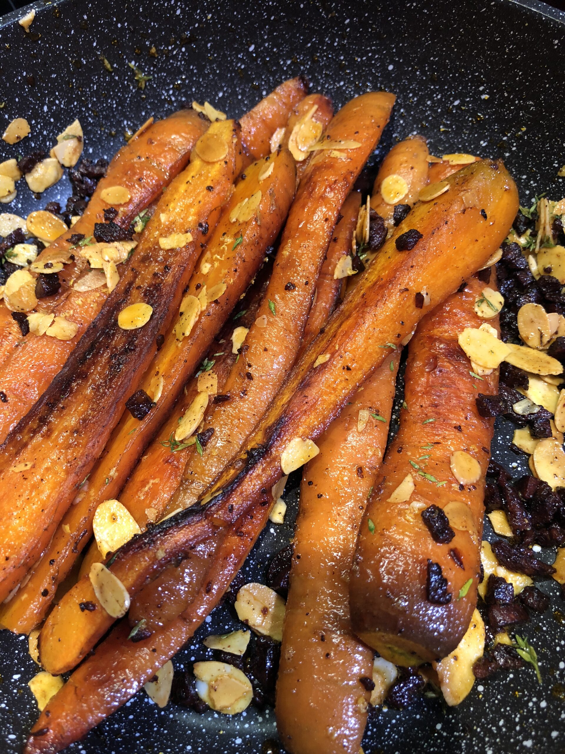 Carottes au chorizo, aux amandes et au thym